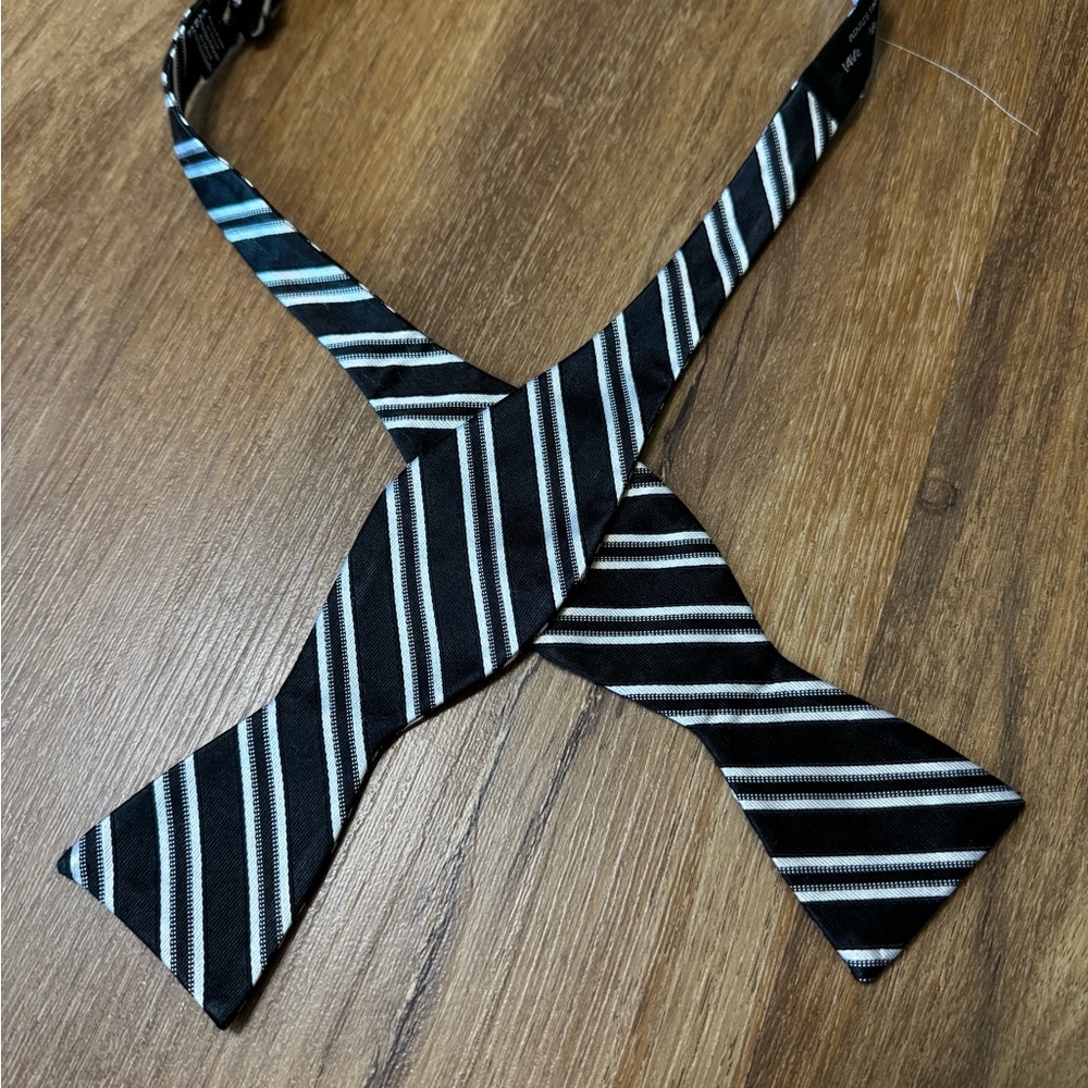 Men’s Black and White Striped Bow Tie 100% Silk adjustable